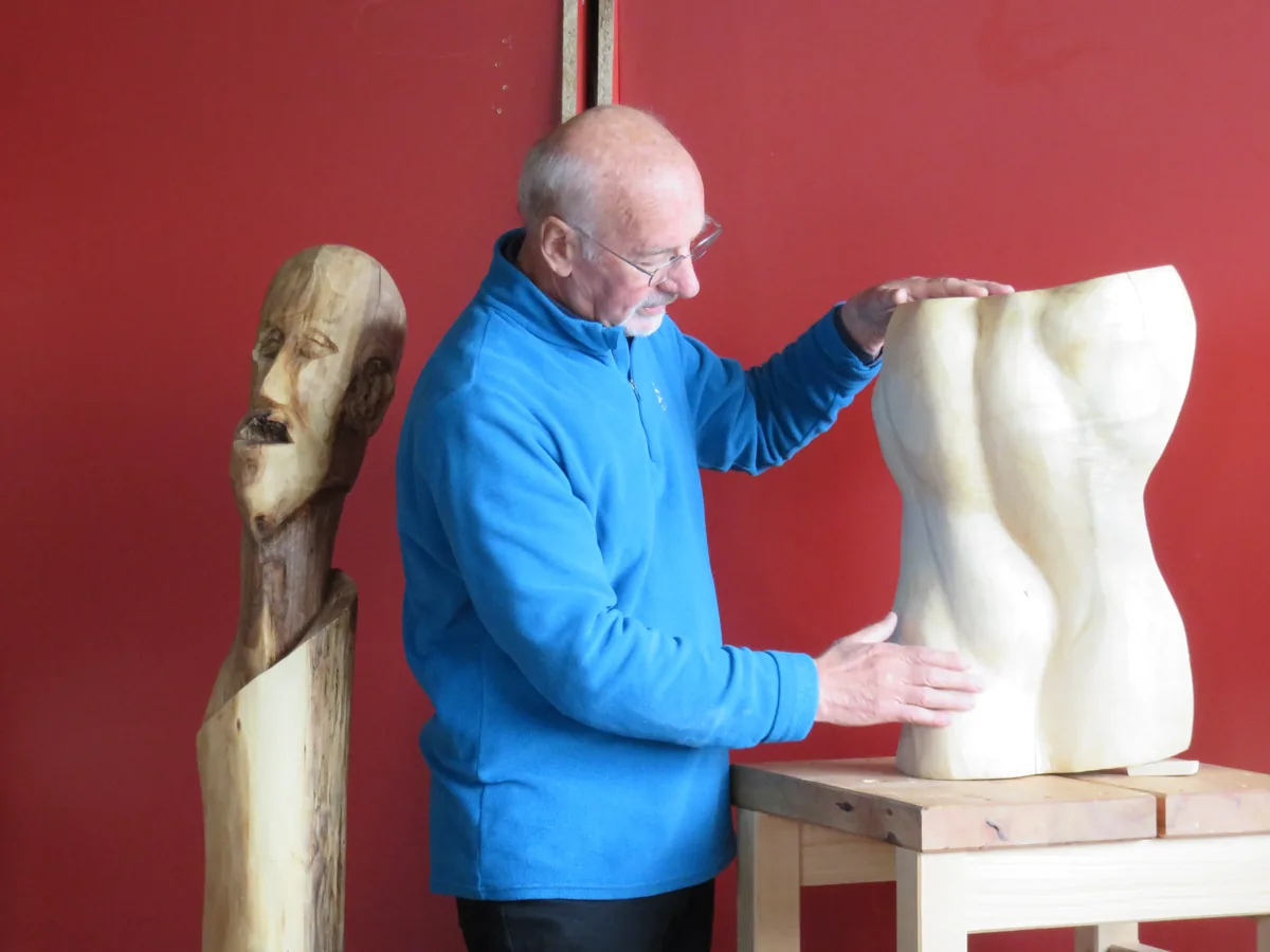 Armin Hackl in seiner Werkstatt